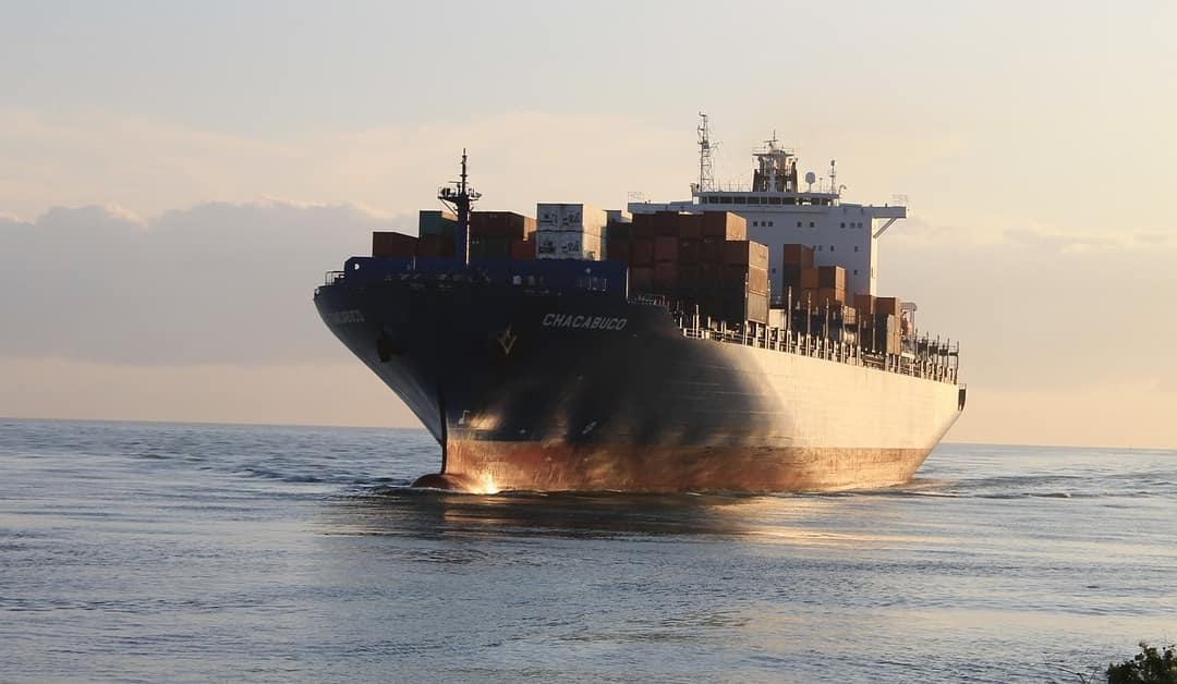 Choosing the Right Commercial Freight Carrier: What to Look for in a Shipping Provider